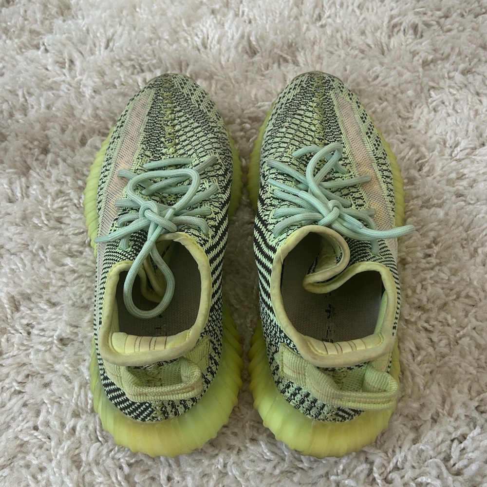 SIZE 7 Adidas Yeezy Boost 350 V2 Non-Reflective green - Picture 4 of 5